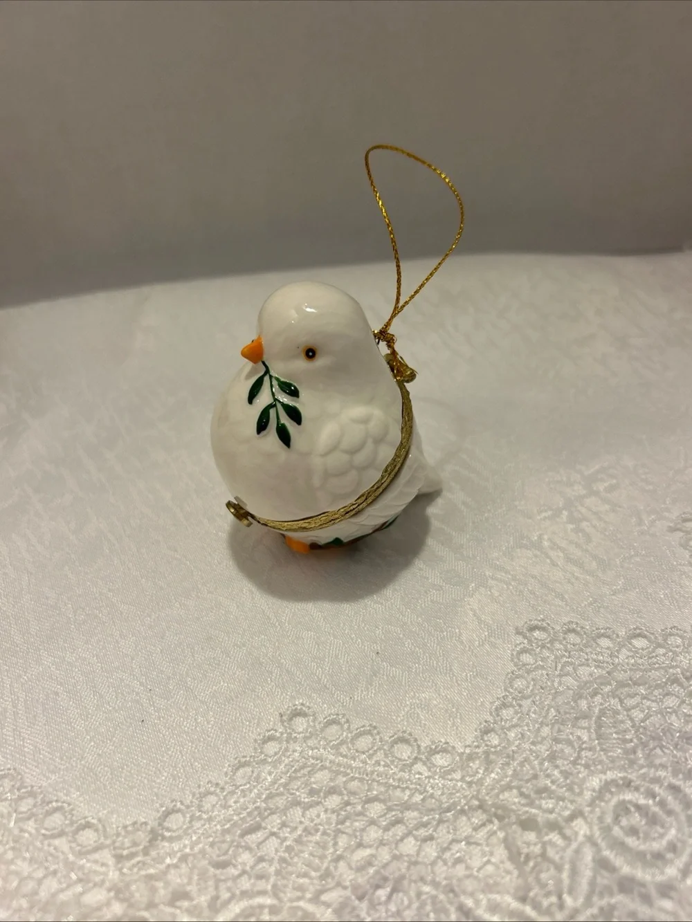 HINGED PORCELAIN TRINKET BOX ~ PEACE DOVE HANGING ORNAMENT WITH HEART TRINKET